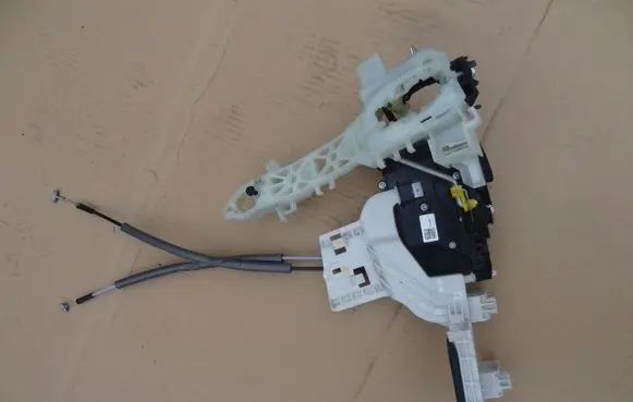 Hyundai Santa Fe Front door lock 81310S1000