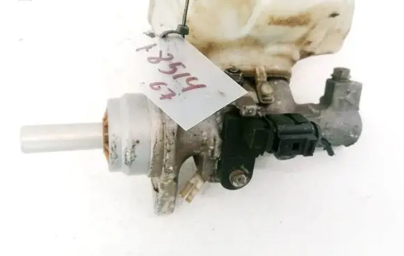 Volkswagen Jetta V Master brake cylinder