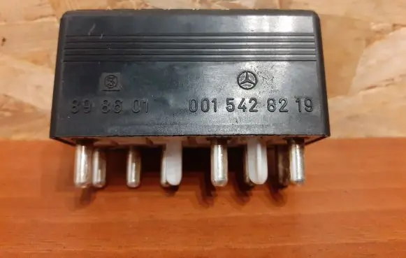 Mercedes-Benz S W140 Coolant fan relay 0015428219 2676