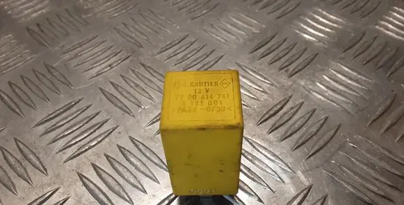 Renault Trafic II (X83) Other relay 7700414741