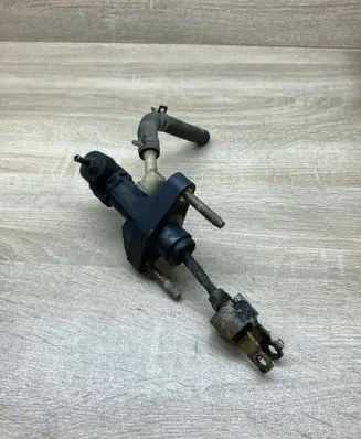 Toyota Yaris Clutch master cylinder 063031K