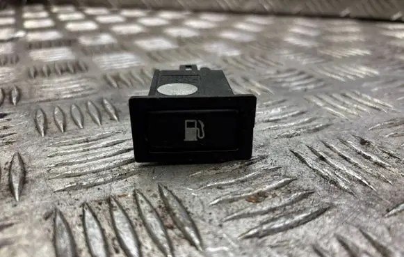 Toyota Avensis T250 Fuel tank opening switch 156795