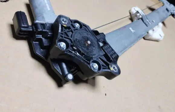 Honda Accord Front door window regulator with motor 