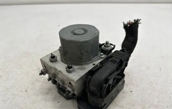 Mercedes-Benz A W176 ABS Pump A0094316412