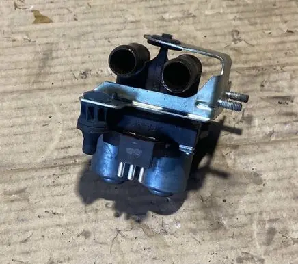 Mercedes-Benz C AMG W202 Coolant heater control valve 1147412078