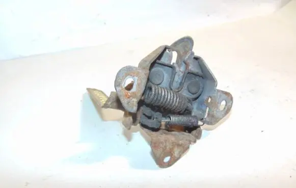 Suzuki Swift I Engine bonnet/hood lock/catch 8211062J10