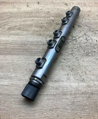 Mini Cooper Countryman R60 Fuel main line pipe 7823460 0445214237