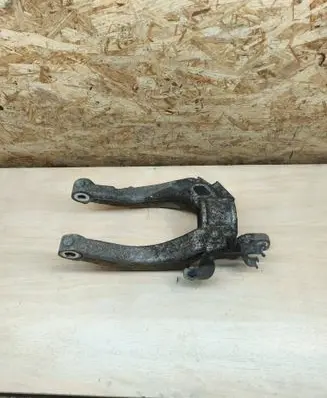 Volvo S90, V90 Lower shock absorber bracket 31658168