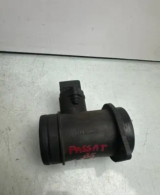 Volkswagen PASSAT B5 Mass air flow meter 0281002463 038906461