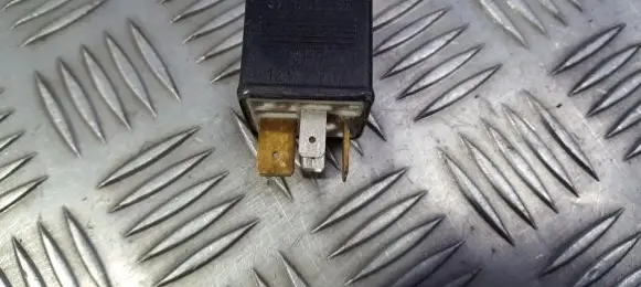 Audi A8 S8 D2 4D Other relay 443951253s 899556