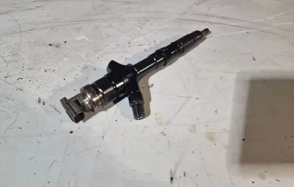 Toyota Corolla Verso AR10 Fuel injector 236700G010