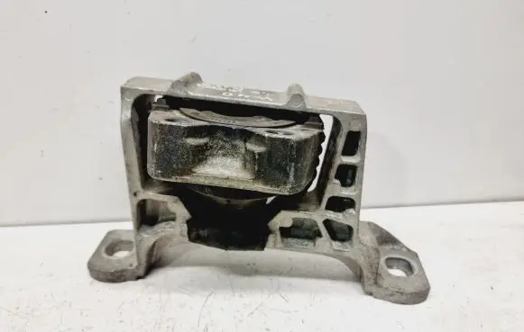 Volvo V40 Engine mount bracket 31401726 31277669 31401303