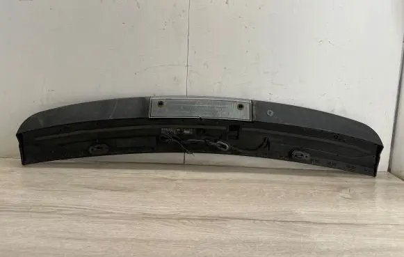 Tailgate/trunk spoiler