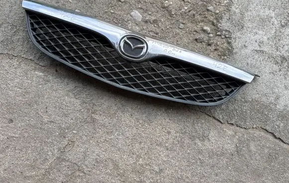 Mazda 626 Front bumper upper radiator grill GE4V50719
