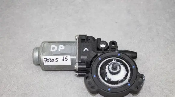 Hyundai Santa Fe Front door window regulator motor