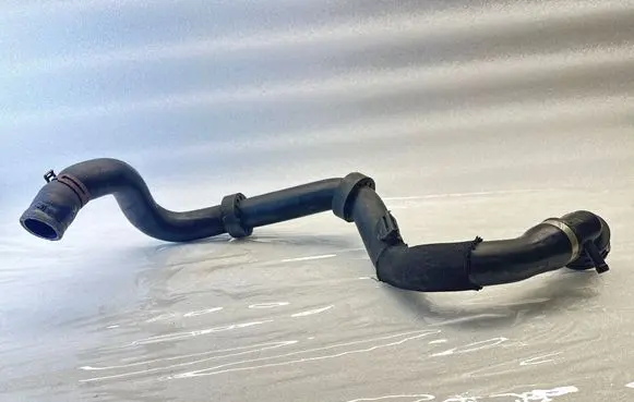 Volkswagen Touareg I Engine coolant pipe/hose 7L6122291H