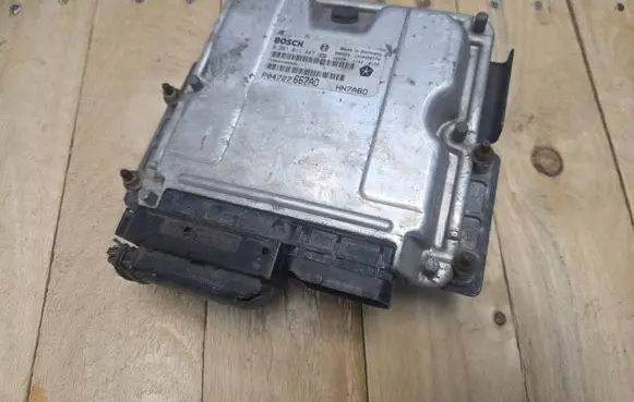 Chrysler Voyager Engine control unit/module P04727667AD