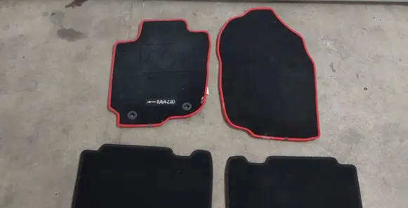Toyota RAV 4 (XA40) Car floor mat set 