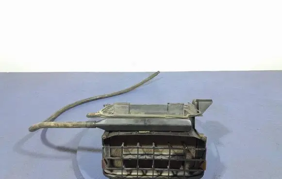 Renault Megane III Air filter box 7421176498