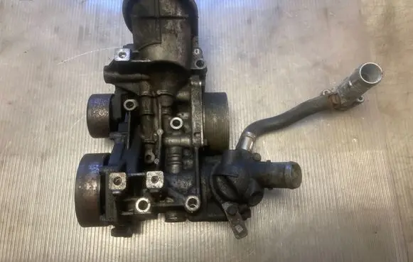 Honda CR-V Oil filter mounting bracket 
