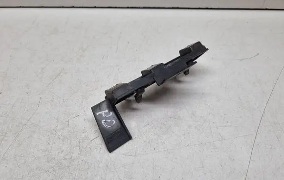 BMW 2 F46 Fender mounting bracket 7327320