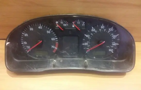 Volkswagen PASSAT B5 Speedometer (instrument cluster) G750669H