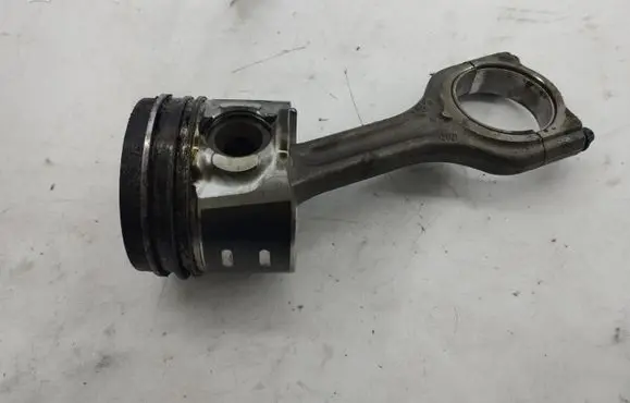 Ford C-MAX II Piston with connecting rod
