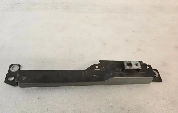 Volvo XC60 Fender mounting bracket 31424580