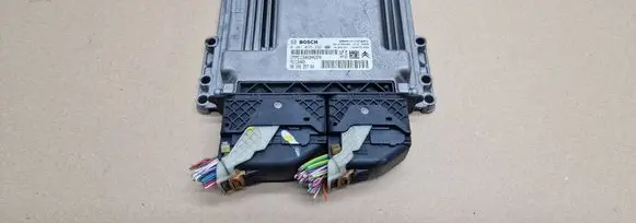 Peugeot 208 I Engine control unit/module 9818703480