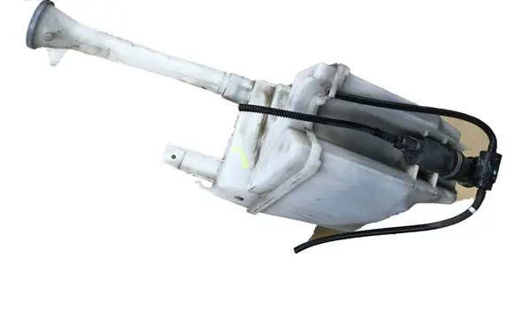 Nissan Juke I F15 Windshield washer fluid reservoir/tank