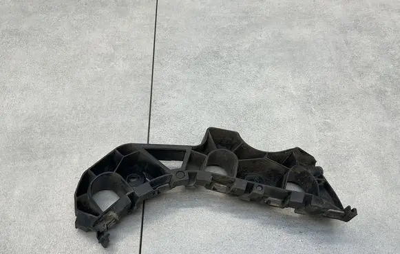 Volkswagen PASSAT CC Front bumper mounting bracket 3C8807184B