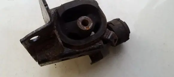 Toyota Corolla E120 E130 Engine mount bracket 123720d080 12372-0d080