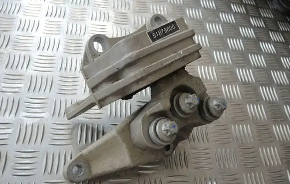 Alfa Romeo Giulietta Gearbox mounting bracket 51879600