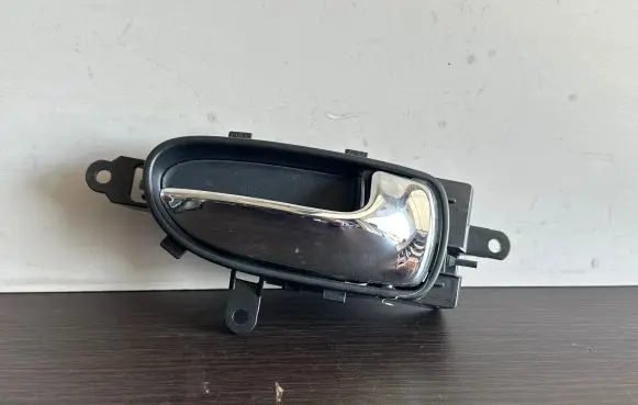 Nissan Leaf I (ZE0) Front door interior handle 