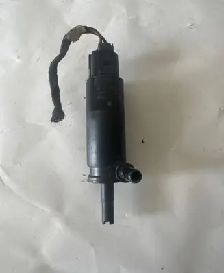 BMW X5 F15 Headlight washer pump 7340773 5778631