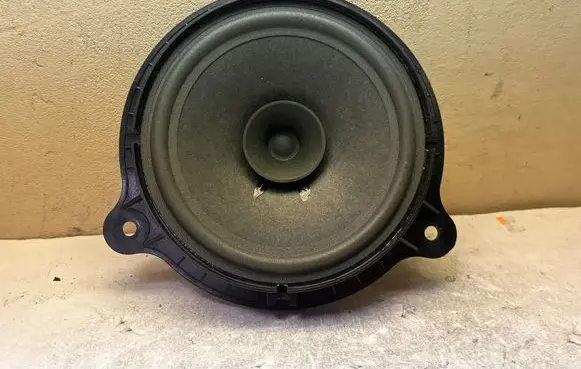 Nissan Qashqai Front door speaker