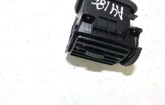 Nissan X-Trail T30 Dash center air vent grill 68760eq000