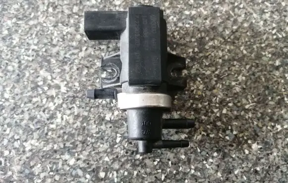 Volkswagen Polo Turbo solenoid valve 1J0906627