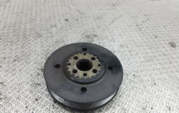 Volkswagen Golf IV Crankshaft pulley 038105243