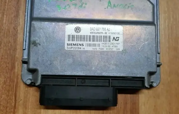 Volkswagen Touareg I Gearbox control unit/module 0AD927755AJ H16S0100 5WP22084