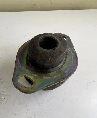 Peugeot 307 Engine mount bracket