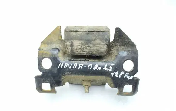 Nissan Navara D40 Engine mount bracket