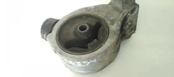Mitsubishi Galant Engine mount bracket