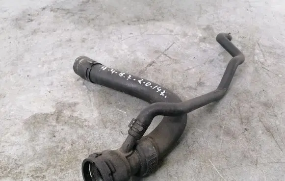 Audi A4 S4 B7 8E 8H Engine coolant pipe/hose 8E0121044B