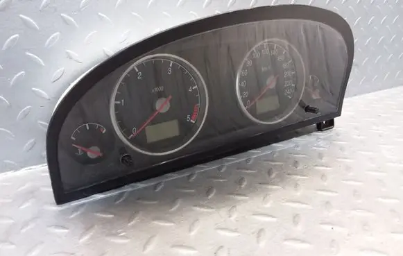 Ford Mondeo Mk III Speedometer (instrument cluster) 1S7F10841