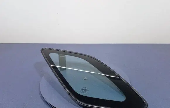 KIA Sportage Rear side window 87810-1F000