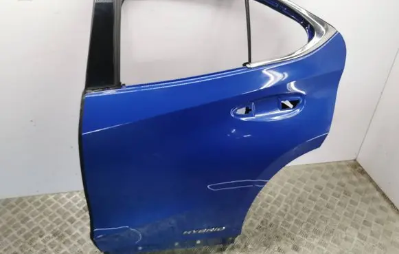 Lexus UX Rear door