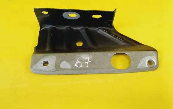 Nissan Qashqai+2 Fender mounting bracket