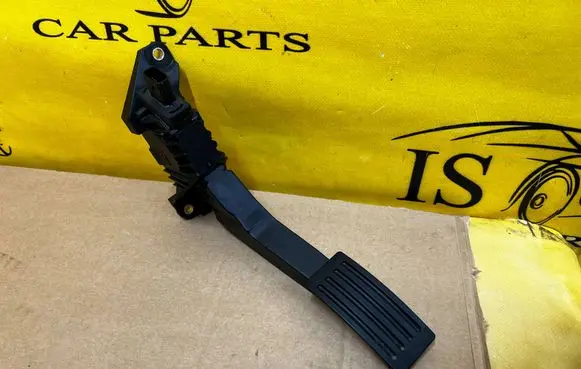 Ford Escape IV Accelerator throttle pedal LJ6B-S404C08-BAW LJ6BS404C08BAW