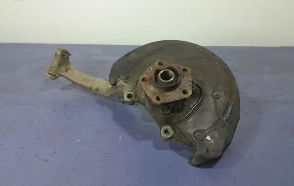 Audi Q7 4M Front wheel hub spindle knuckle 4M0407560